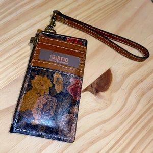 NWT PATRICIA NASH FLORAL LEATHER WRISTLET RFID PROTECTION